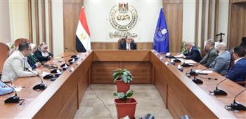   رئيس هيئة الدواء يناقش آليات تحديث سياسات تسجيل المستحضرات الدوائية