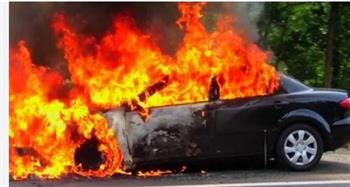   تفحم سيارة ملاكي على الطريق بسبب تسرب الغاز 