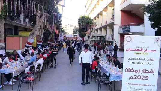 أطول مائدة رمضانية للعام الرابع على التوالي وتنظمها طلاب من اجل مصر