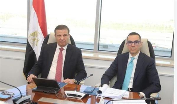 وزيرا الاستثمار و َالزراعة  يترأسان اجتماع لجنة تنظيم تصدير البطاطس بحضور المصدرين