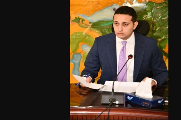 نائب محافظ الفيوم يتابع مع رؤساء المدن ومقاولي التنفيذ معدلات الإنجاز بمشروعات ال