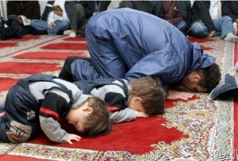 لماذا يجب أن نصطحب أبناءنا إلى المساجد في رمضان؟ فوائد تربوية ودينية