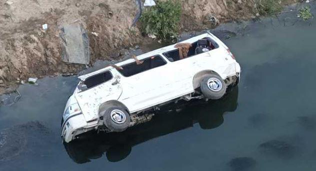 12 مصابًا فى سقوط ميكروباص بترعة بالشرقية