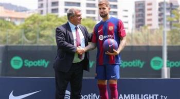 برشلونة يعلن تمديد عقد إينيجو مارتينيز حتى صيف 2026