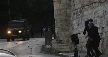   مستوطنون إسرائيليون يخربون ممتلكات سكان قرية فلسطينية في الضفة الغربية