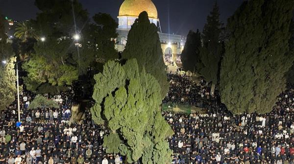 130 ألف فلسطيني يؤدون صلاتي العشاء والتراويح في المسجد الأقصى
