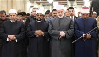   في الليلة الخامسة عشر من رمضان.. الجامع الأزهر كامل العدد لأداء صلاتي العشاء والتراويح