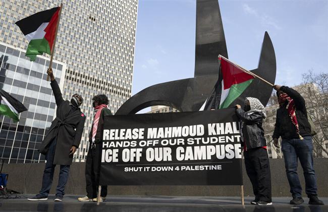 مسؤولو الهجرة الأمريكية يعتقلون طالبة ثانية شاركت بمظاهرات مؤيدة للفلسطينيين في جامعة كولومبيا