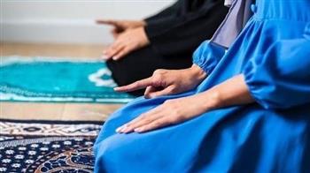   هل يجوز امتناع المرأة الحائض عن الطعام في رمضان بنية الصوم؟