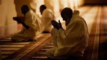   «اَللّهُمَّ اجْعَلْني فيهِ مِنَ عبادِكَ الصّالحينَ».. دعاء اليوم الخامس عشر من رمضان