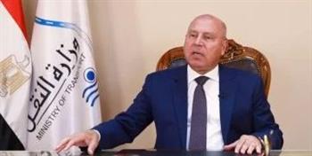   وزير النقل يتفقد العمل بمشروع الخط الأول للقطار الكهربائي السريع في العامرية وبرج العرب