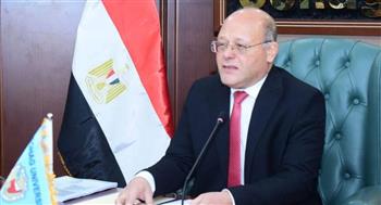   عالم بجامعة سوهاج وفريقه البحثي يخترعوا جهاز لتحلية المياه تعمل بالطاقة الشمسية 