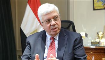   وزير التعليم العالي: تدريب الطلاب عمليا في الشركات والمصانع لصقل خبراتهم 
