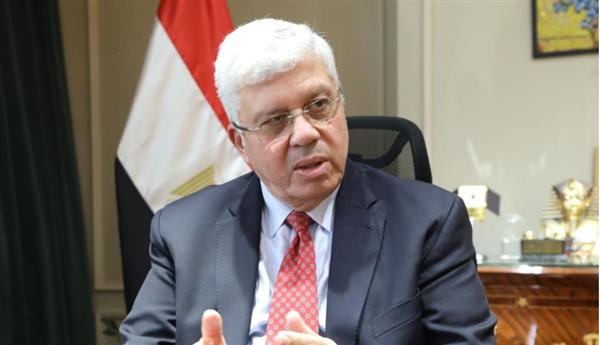 وزير التعليم العالي: تدريب الطلاب عمليا في الشركات والمصانع لصقل خبراتهم