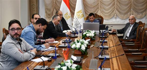 وزير الرياضة يبحث تطوير الإسكواش في مصر خلال اجتماع مع الاتحاد المصري