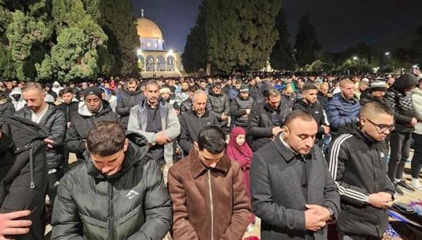70 ألفا يؤدون صلاتي العشاء والتراويح في المسجد الأقصى