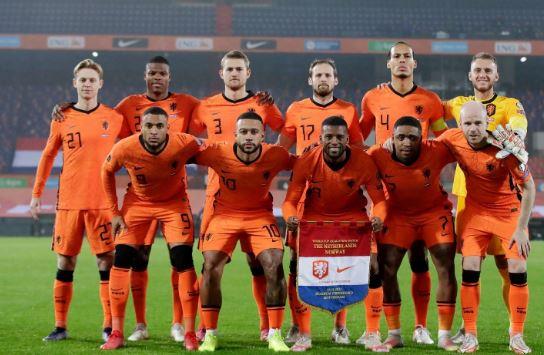 منتخب هولندا يعلن انضمام "ويفير" و"باس" إلى المعسكر التدريبي لمباراتي إسبانيا
