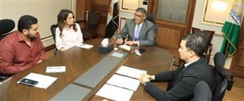   محافظ الجيزة يعقد اجتماعًا لبحث موقف المشروعات التنموية المدرج تنفيذها الفترة المقبلة 