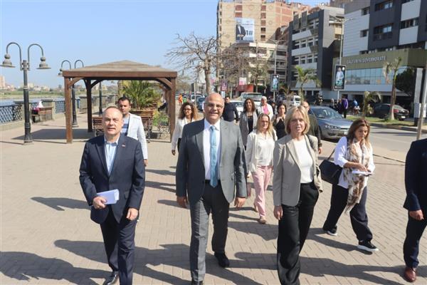 سفيرة النرويج ومحافظ القليوبية يتفقدان وحدات العنف ضد المرأة بجامعة بنها