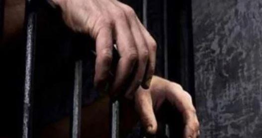  كشف ملابسات فيديو لشخص يحمل أسلحة بيضاء ويتعدى على آخر بالسب بدمياط