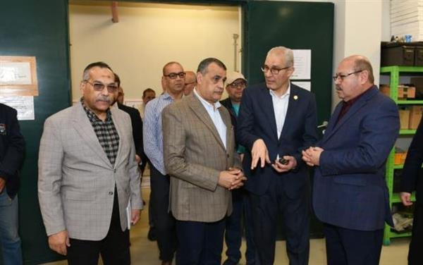 وزير الإنتاج الحربي يتفقد خطوط الإنتاج ومراحل التصنيع بشركة أبو زعبل للصناعات المتخصصة