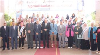   رئيس جامعة المنصورة يشهد فعاليات الاحتفال بعيد الأم وتكريم أسر الشهداء