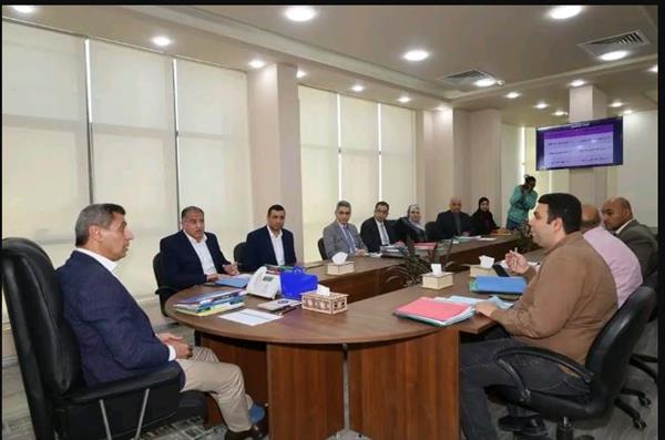 الشاذلي يجتمع بلجنة القيادات لاختيار مدير عام الشئون الإنتاجية والاقتصادية بالسويس