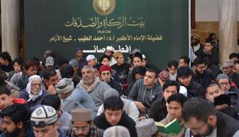 "بيت الزكاة والصدقات" يواصل تقديم أكثر من 5000 وجبة يوميًا لإفطار الصائمين في الجامع الأزهر