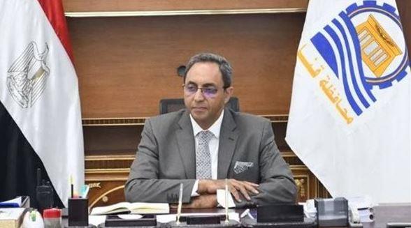 محافظ قنا يتفقد مرافق "أبوتشت" ويشارك العاملين بالوحدة المحلية مائدة الإفطار الجماعي