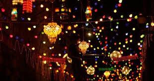   ما حكم تعليق الزينة والفوانيس في رمضان؟ 