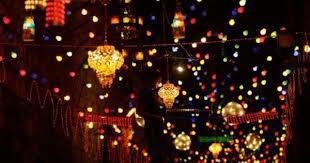 ما حكم تعليق الزينة والفوانيس في رمضان؟