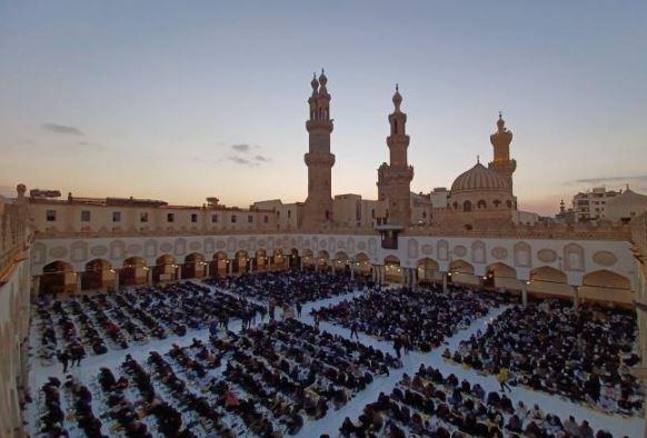 3000 وجبة.. مائدة الأزهر تحتضن الطلاب الوافدين والمغتربين في أول أيام رمضان