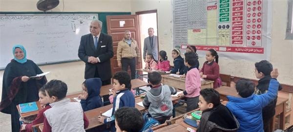 مدير تعليم القليوبية يوجه بتفعيل الأنشطة التربوية والمسابقات الثقافية والفنية بالمدارس 