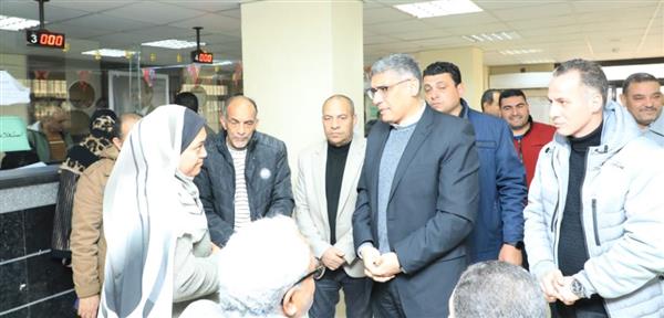 محافظ الجيزة يتابع سير العمل بملف التصالح