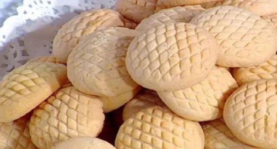 القطعة تحتوي على 400 سعر حراري.. استشاري تغذية تحذر من الإفراط في تناول الكحك