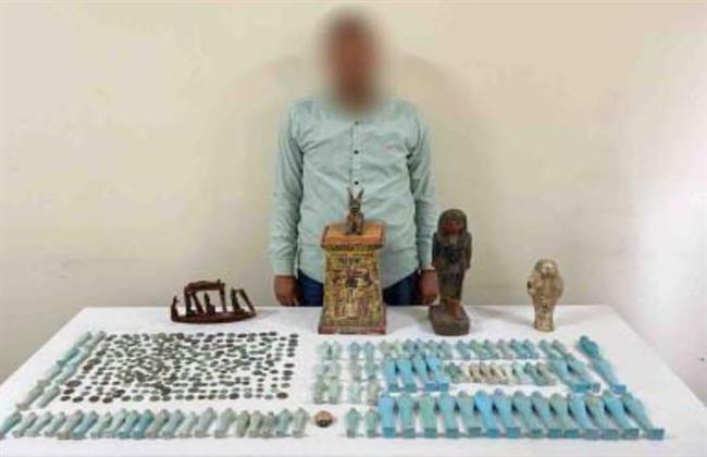 ضبط 390 قطعة أثرية بحوزة أحد الأشخاص بأسيوط بقصد الإتجار