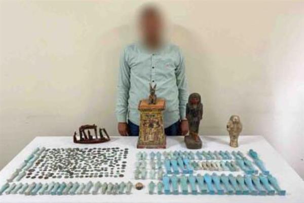 ضبط 390 قطعة أثرية بحوزة أحد الأشخاص بأسيوط بقصد الإتجار
