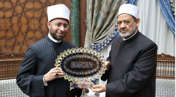 وزير الأوقاف يهنئ الإمام الطيب بمناسبة مرور خمسة عشر عامًا على توليه مشيخة الأزهر