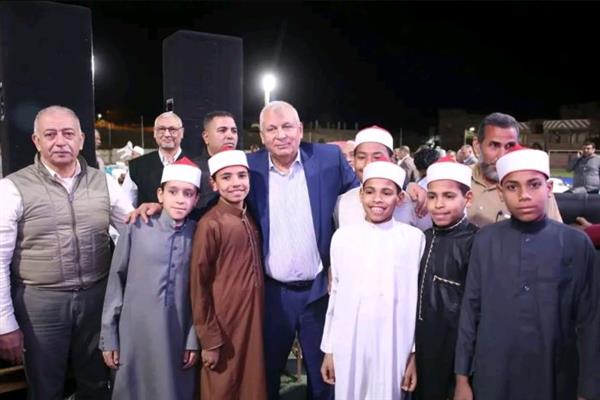محافظ الوادي الجديد يُكرّم "الأسر القرآنية" وحفظة كتاب الله الكريم