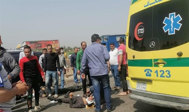 مصرع أب وإصابة نجله صدمتهما سيارة أثناء عبور طريق إسكندرية الزراعى بطوخ