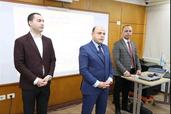 عبد المعطي يتفقد فعاليات "إعداد القيادات الدعوية لمكافحة المخدرات"