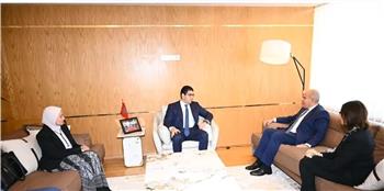   السفير المصري في الرباط يلتقي بوزير الشباب والثقافة المغربي 