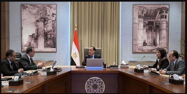 رئيس الوزراء يتابع مع وزير الصحة والسكان عددا من ملفات العمل