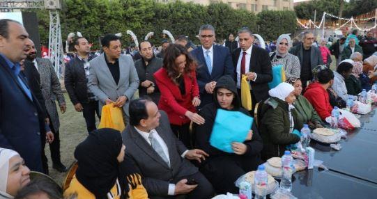 محافظ الجيزة يشهد حفل إفطار جماعى مع 4 آلاف طالب من ذوى الهمم والأيتام