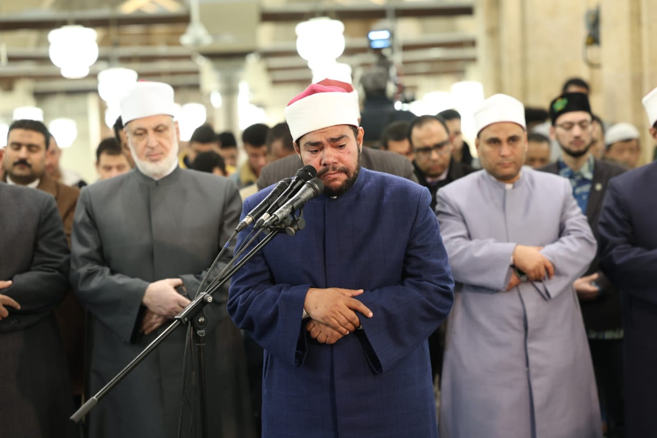 يرجون عفوه ورضاه.. الجامع الأزهر كامل العدد بالمصلين في الثلث الأخير من شهر رمضان