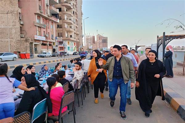 نائب محافظ سوهاج يشارك في أطول مائدة إفطار تنظمها "حياة كريمة"