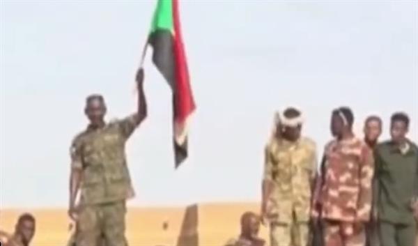 لحظة فارقة في تاريخ السودان.. الجيش السوداني يرفع راية النصر فوق القصر الجمهوري
