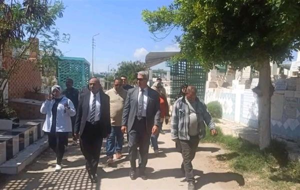 سكرتير عام بورسعيد يقود حملة مكبرة لنظافة "المقابر القديمة"وضبط المخالفات بحي الزهور