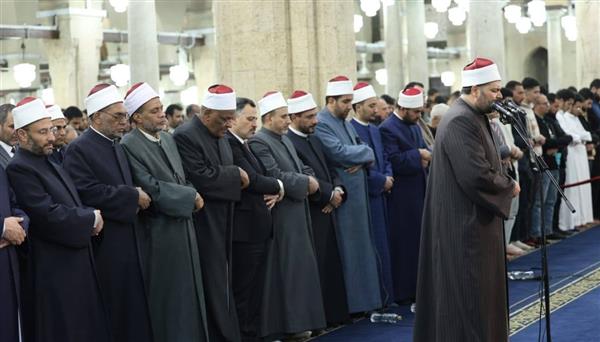 الجامع الأزهر كامل العدد بالمصلين في الثلث الأخير من شهر رمضان