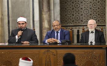   ملتقى الأزهر للقضايا الإسلامية: بر الوالدين والإحسان إليهما شرط لقبول العبادة.. وعقوقهما جريمة